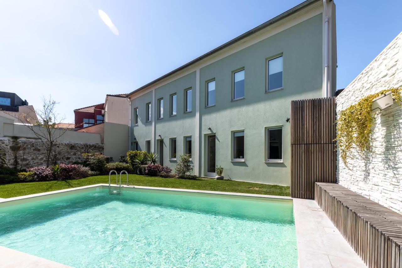 Apartment House By Shi